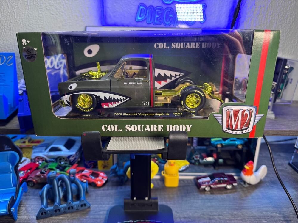 M2 Machines 1/24 CHASE Col. Square Body 1973 Chevy Cheyenne Super 10